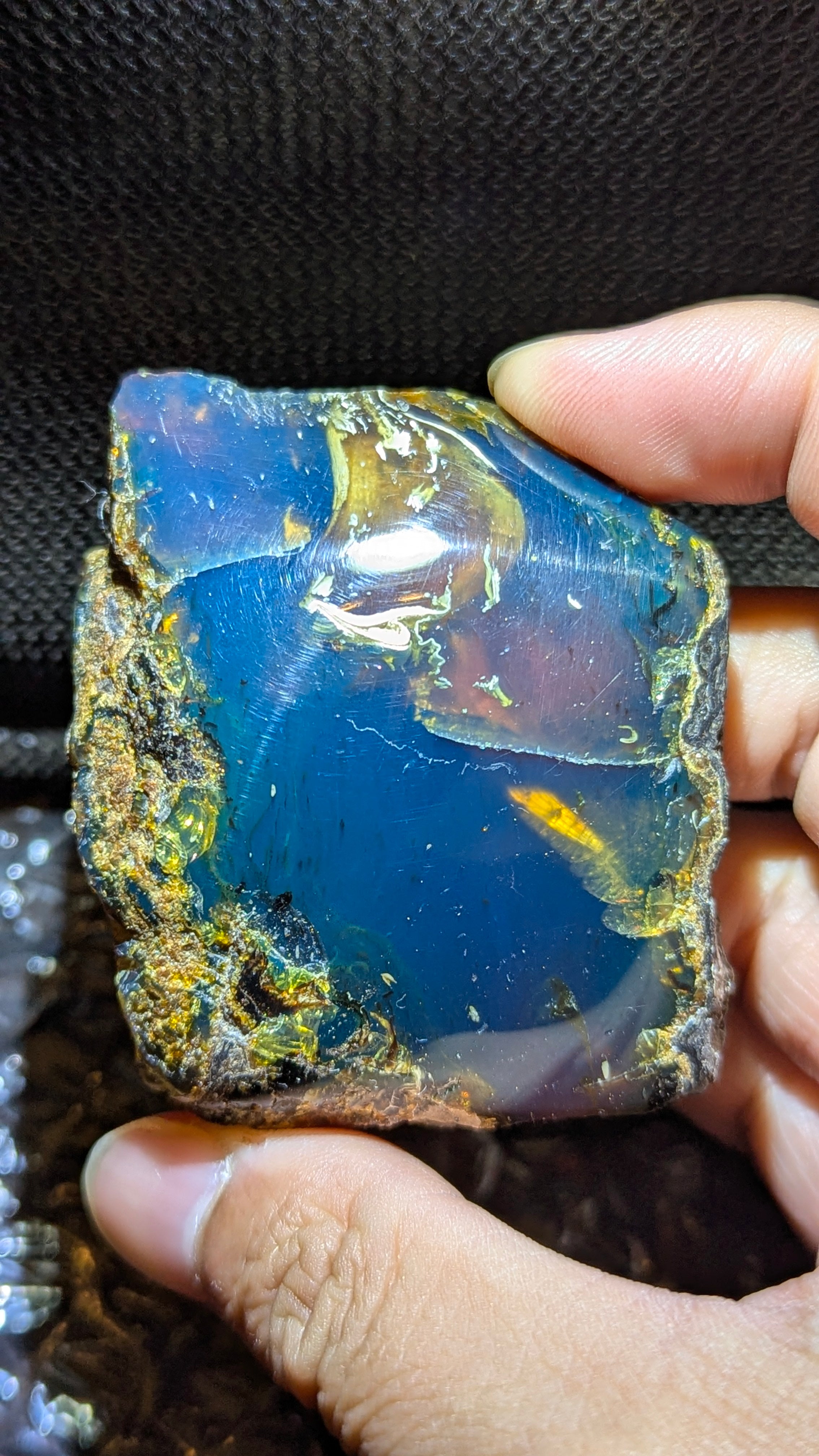 Beautiful Genuine 42 g Blue Amber – Naturally Radiant with an Enchanting Blue Glow