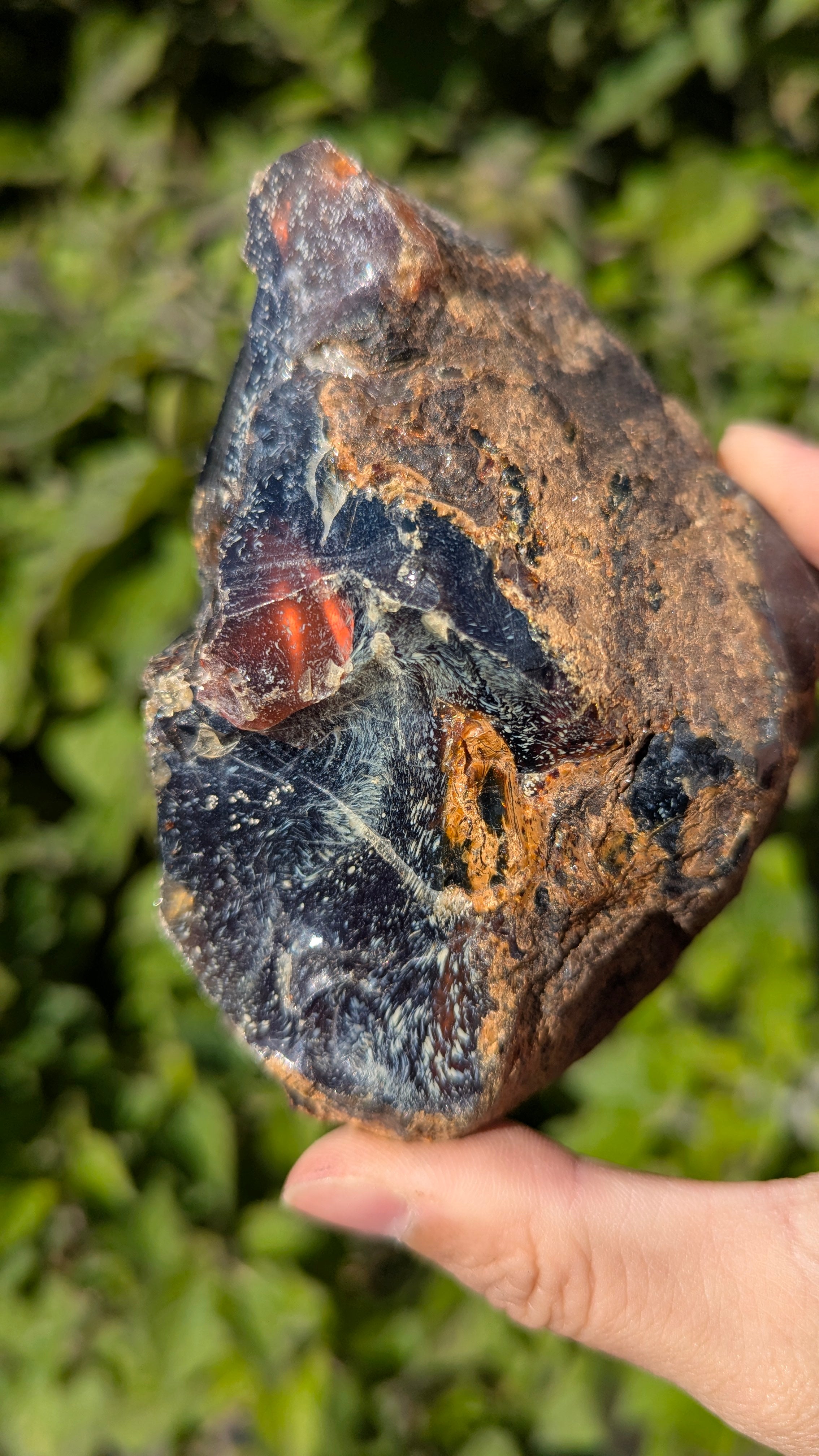 Rare Raw Blue Amber (280 Grams) – Sunlight Glowing, UV-Reactive Natural Gemstone