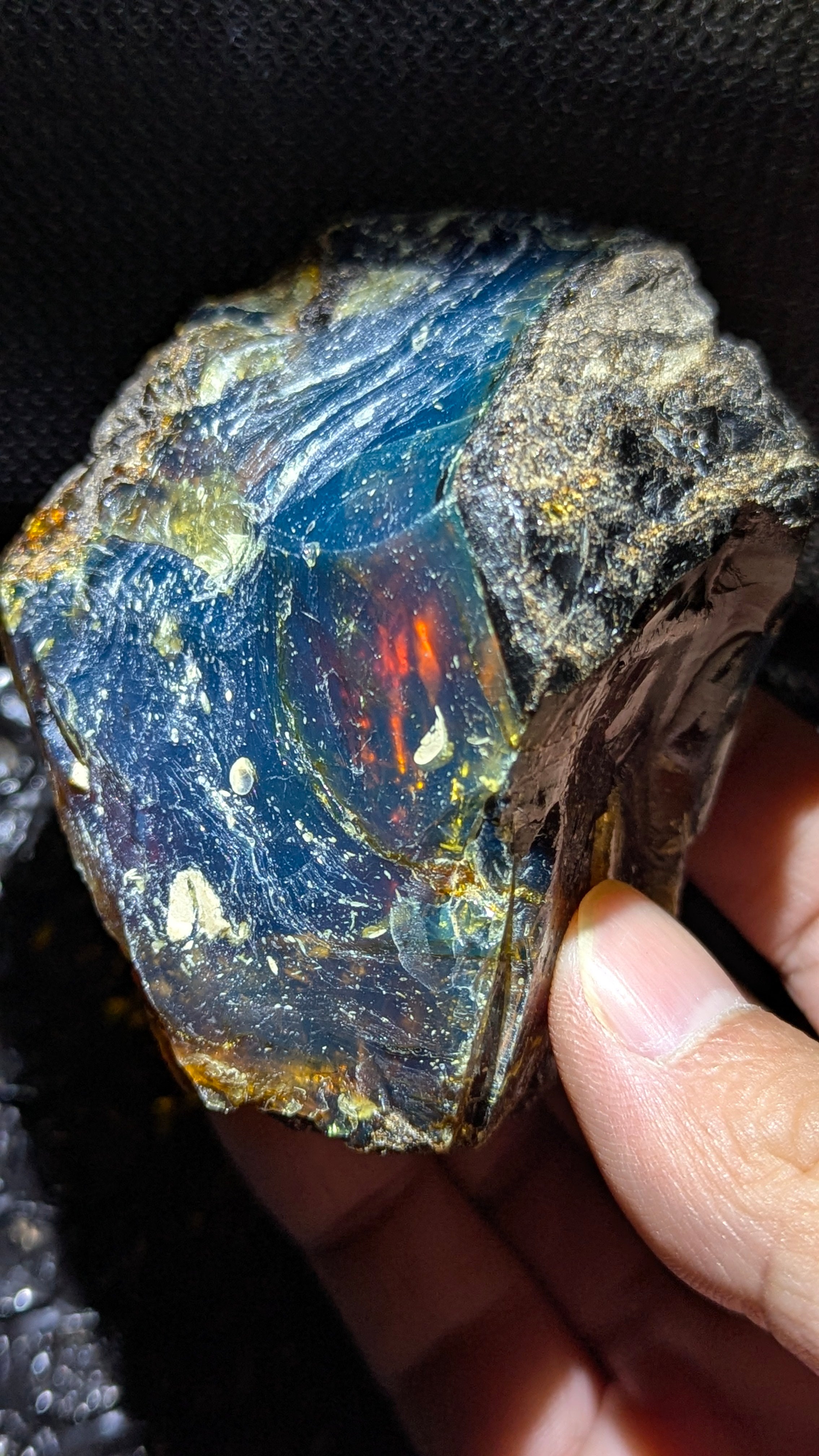 Beautiful Genuine 83g Blue Amber – Natural Amber, Untreated