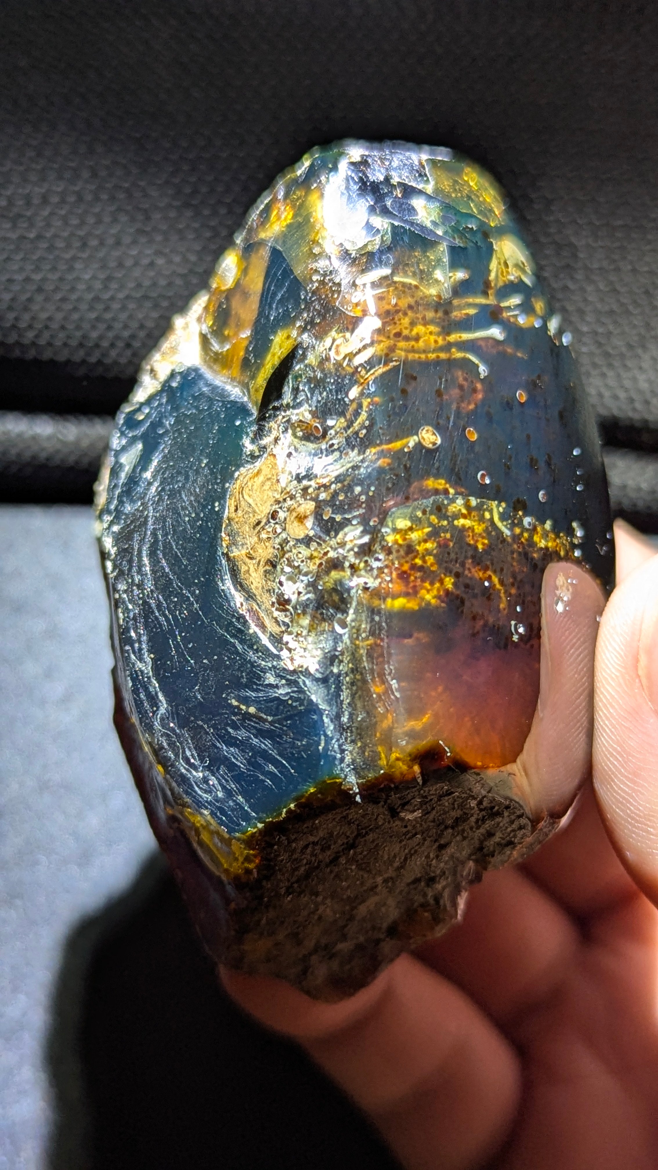 Premium Polished Blue Amber Stone 85g – Collector-Grade Natural Amber with Blue Fluorescence
