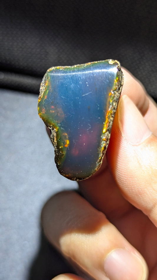 Natural Sumatran Blue Amber Specimen 7g – Twilight Blue Flame Pattern, UV Reactive Collector Amber with Honey Fire Edges