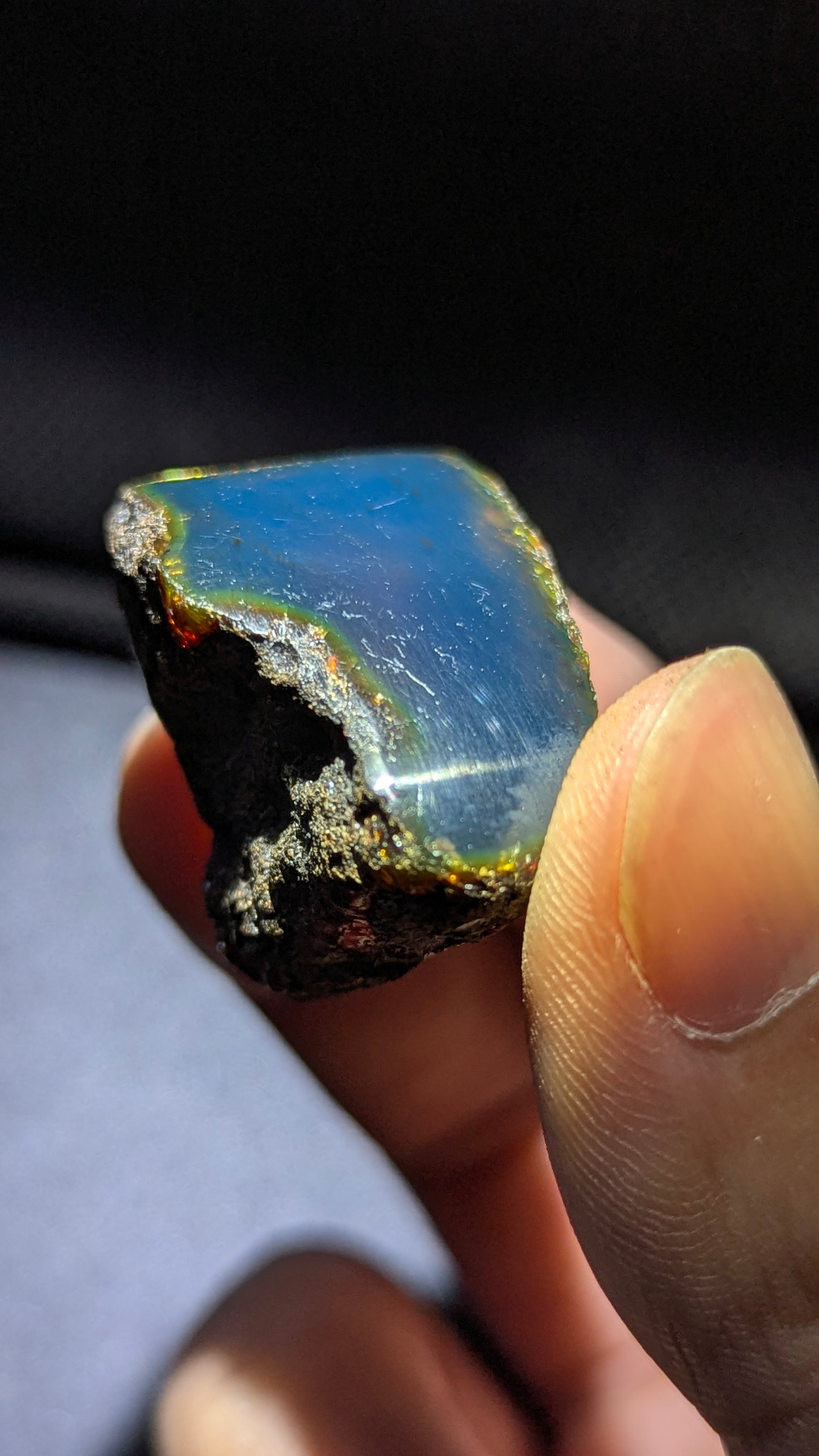 Natural Sumatran Blue Amber Specimen 7g – Twilight Blue Flame Pattern, UV Reactive Collector Amber with Honey Fire Edges