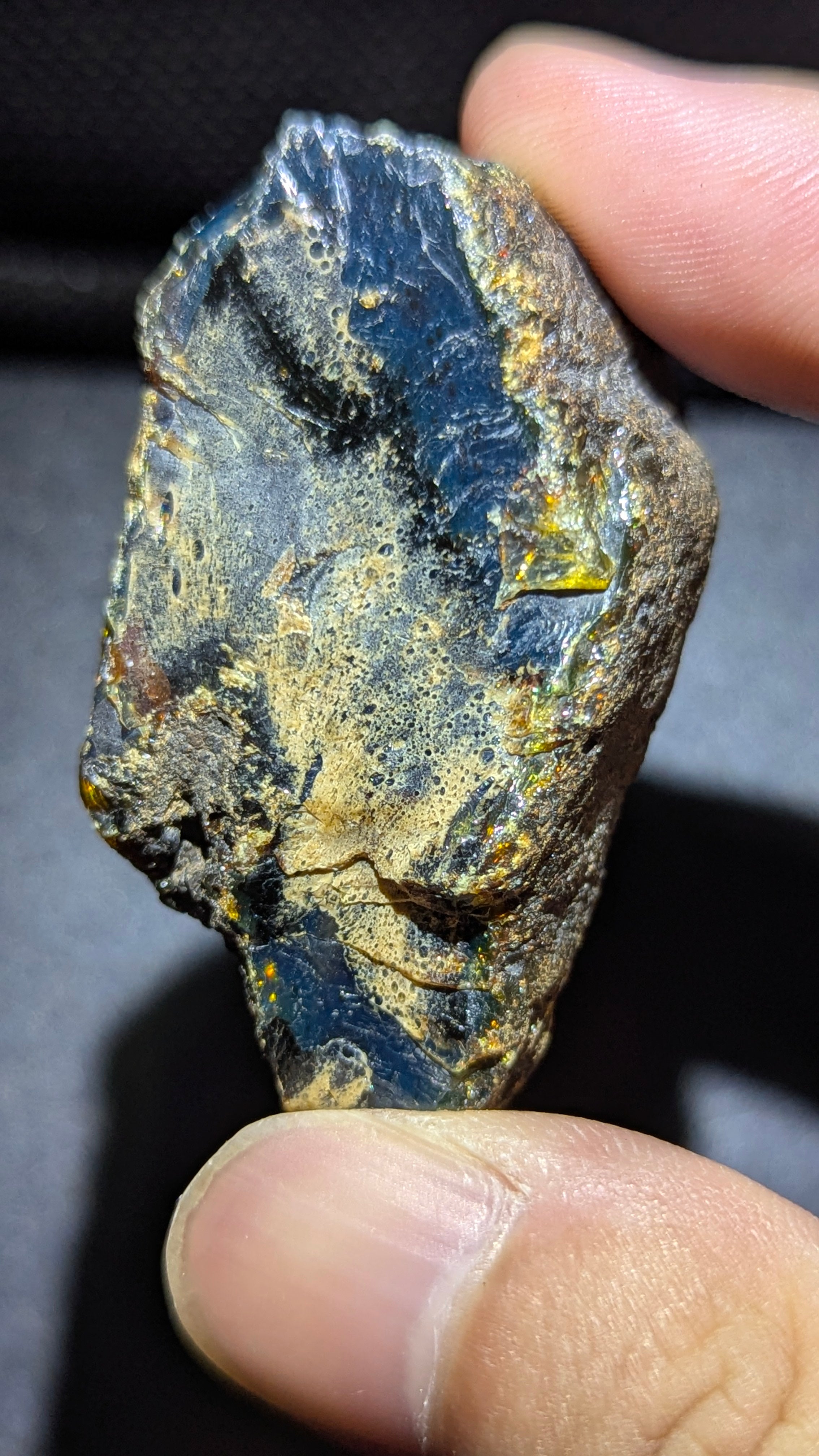 Cosmic Dragon Sumatran Blue Amber Specimen 13G – Rare Natural UV Glow Collector Stone
