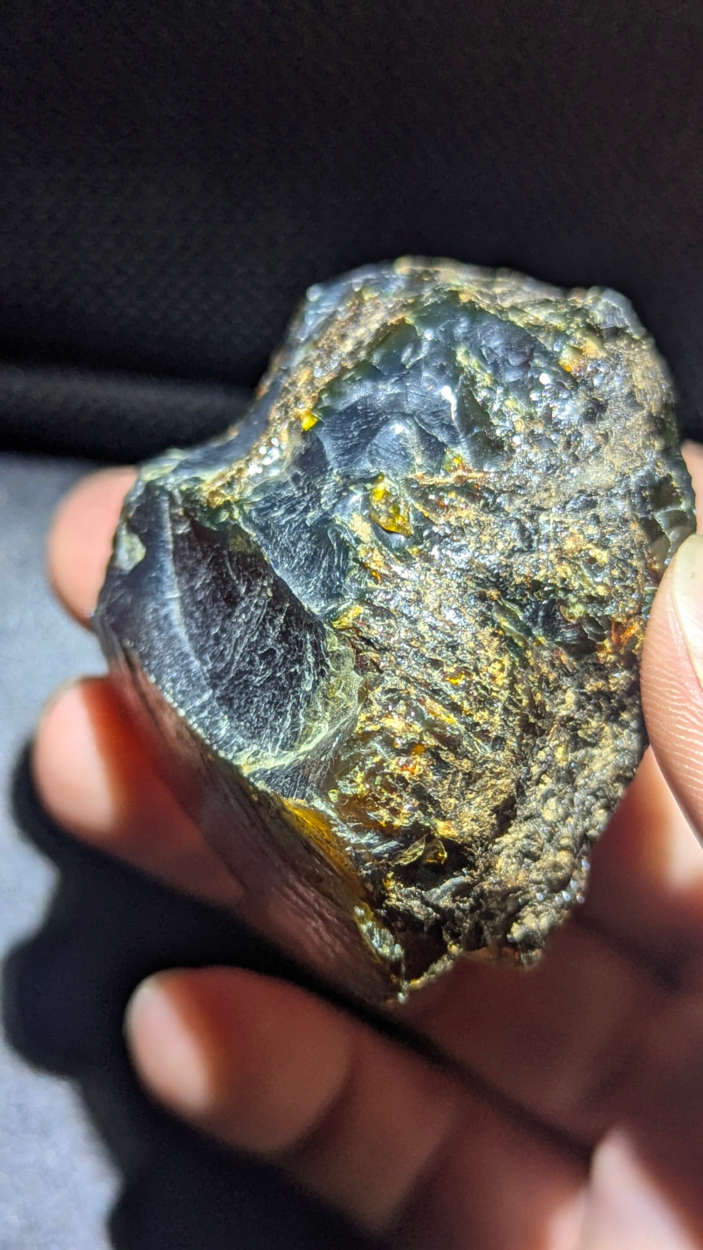 Golden Constellation Sumatran Blue Amber Specimen 24G – Rare Natural UV Glow Collector Amber