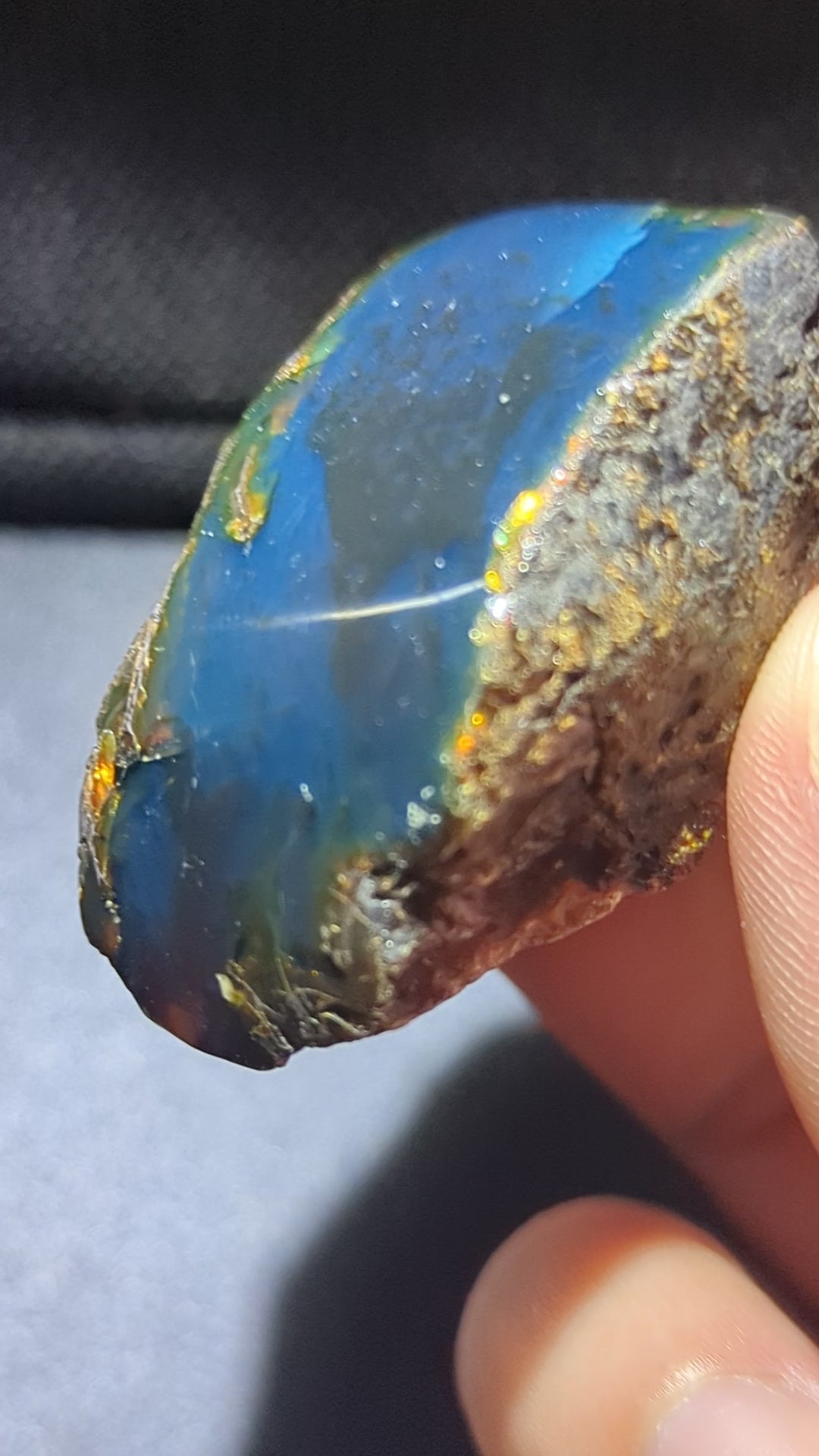 Natural Indonesian Blue Amber 18g Specimen – Deep Blue Window Pattern with Golden Honey Edges